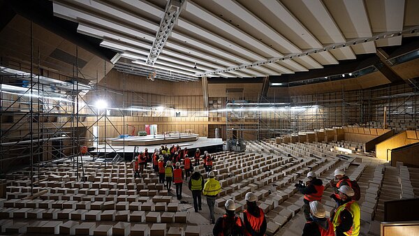 Begehung der Stadthalle Karlsruhe während der Sanierung im November 2024.