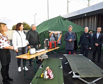 Hilfsaktion: Im Wärmeinselpaket ist vom Kabelbinder bis zum Mannschaftszelt für bis zu 50 Personen fast alles enthalten. 