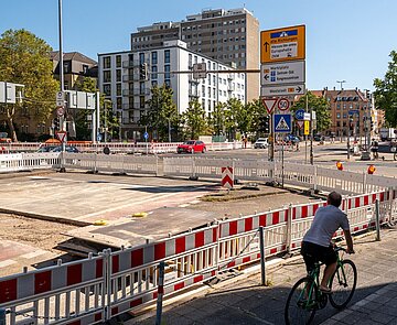Am Knotenpunkt Kriegsstraße/Brauerstraße/Reinhold-Frank-Straße wird die Verkehrs- und Versorgungsinfrastruktur erneuert