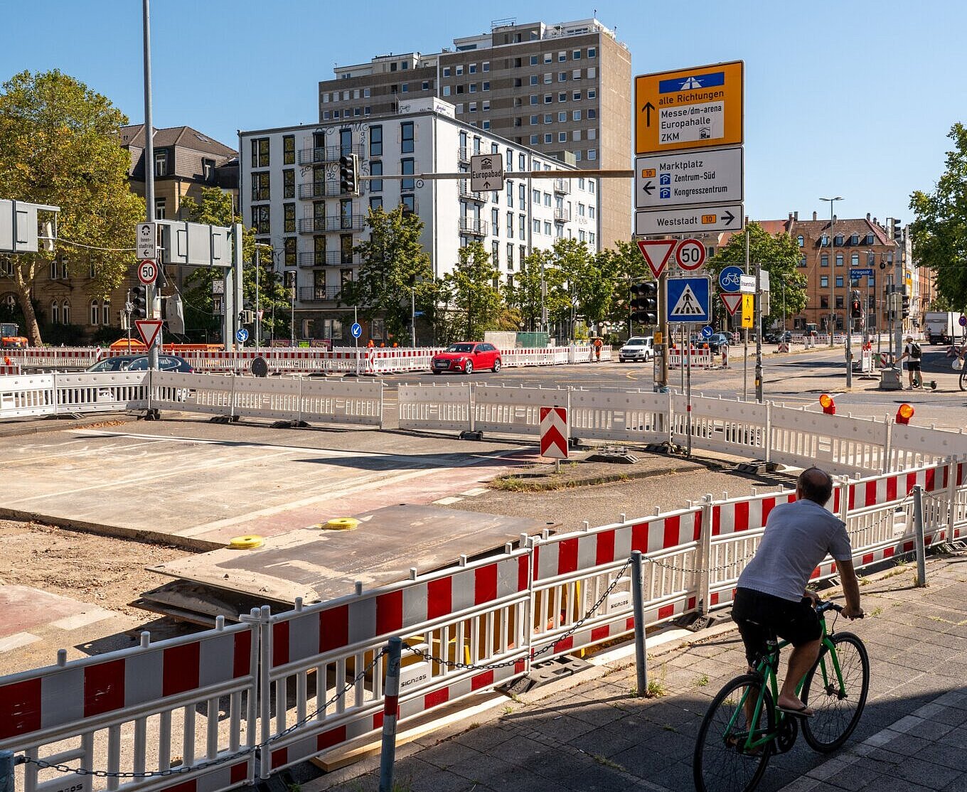 Am Knotenpunkt Kriegsstraße/Brauerstraße/Reinhold-Frank-Straße wird die Verkehrs- und Versorgungsinfrastruktur erneuert