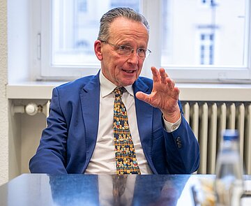 Bürgermeister Dr. Albert Käuflein im Gespräch beim Interview zum Amtsantritt