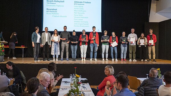 Verleihung der Medaillen für besondere sportliche Leistungen in den Bereichen Beachvolleyball (TUS Rüppurr), Roundnet (MTV Karlsruhe) und Ultimate Frisbee (MTV Karlsruhe).