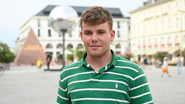 Portrait von Jacob Spires auf dem Marktplatz