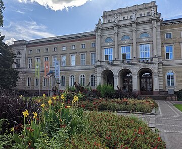 Staatliches Museum für Naturkunde, Außenansicht