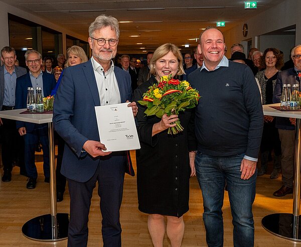 OB Mentrup mit Planungsamts-Chefin Anke Karmann-Woessner und Bürgermeister Daniel Fluhrer bei der Verabschiedung in der Karlskantine