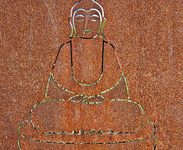 Buddah-Darstellung  im Karlsruher Garten der Religionen.