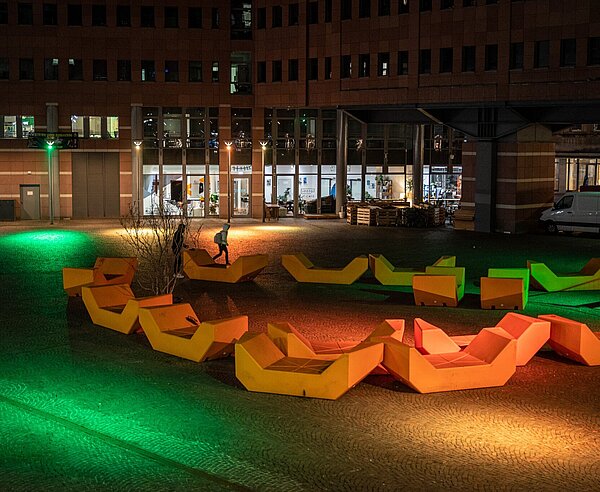 Auf dem Kronenplatz hat die Stadtverwaltung eine neue Beleuchtung installiert