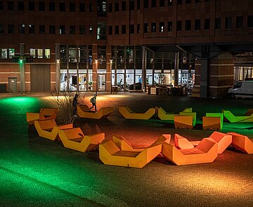 Auf dem Kronenplatz hat die Stadtverwaltung eine neue Beleuchtung installiert