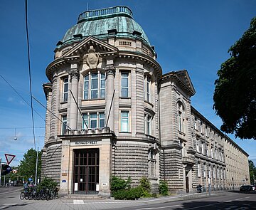 Gebäudeansicht vom Rathaus West Eingang