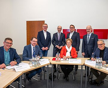 Unterzeichnung der Kooperationsvereinbarung Gründungs- und Gewerbezentrum für Handwerk und kleines produzierendes Gewerbe mit BM Frau Luczak-Schwarz