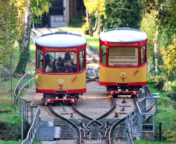 Mit der Turmbergbahn Durlach den Turmberg erobern. 