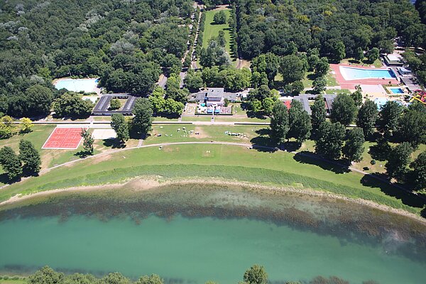 Luftaufnahme des Rheinstrandbad