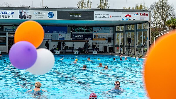 Das Sonnenbad ist mit einer Eröffnungsparty in die Saison gestartet.