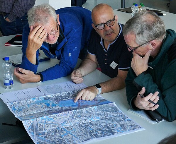 Zahlreiche Anregungen brachten die Workshop-Teilnehmer zu den Hochwasser-Gefahrenkarten des Tiefbauamts ein.      