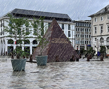 Die Pyramide auf dem Marktplatz in Karlsruhe im Regen.