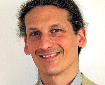 Dr. Jens Rudat spricht im Vortragsraum des Exotenhauses über die Welt der Hefen.