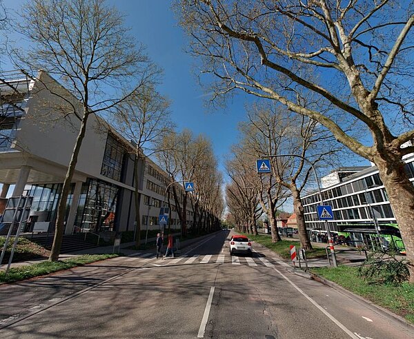 Blick auf die Schwarzwaldstraße hinter dem Karlsruher Hauptbahnhof.