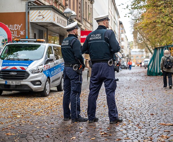 Der Kommunale Ordnungsdienst kontrolliert regelmäßig am Werderplatz – künftig gemeinsam mit weiteren Akteuren.