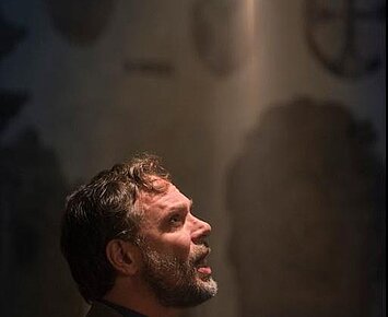 Theateraufführung 19 Uhr (Einlass: 18:30 Uhr)