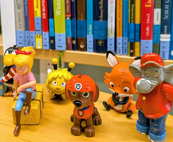 In der Kinder- und Jugendbibliothek findet eine Tauschbörse für Toni-Figuren statt.