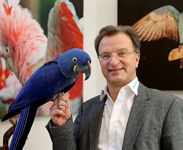 Zoodirektor Dr. Matthias Reinschmidt hält im Exotenhaus einen Vortrag über den Wandel der Zoos.