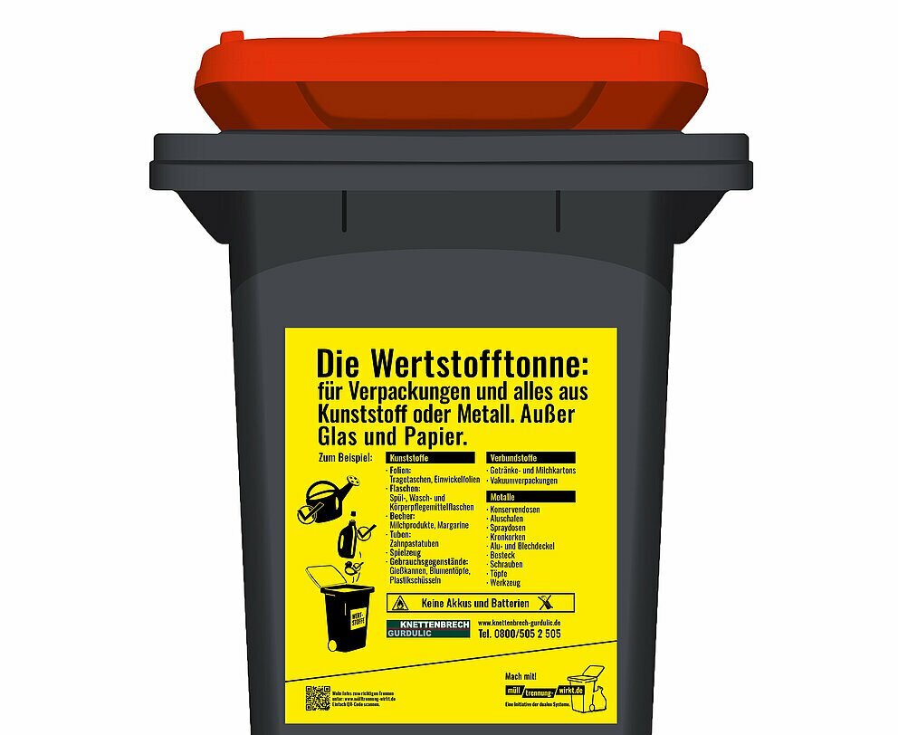 Symbolbild Wertstofftonne mit Aufkleber des Unternehmens Knettenbrech + Gurdulic