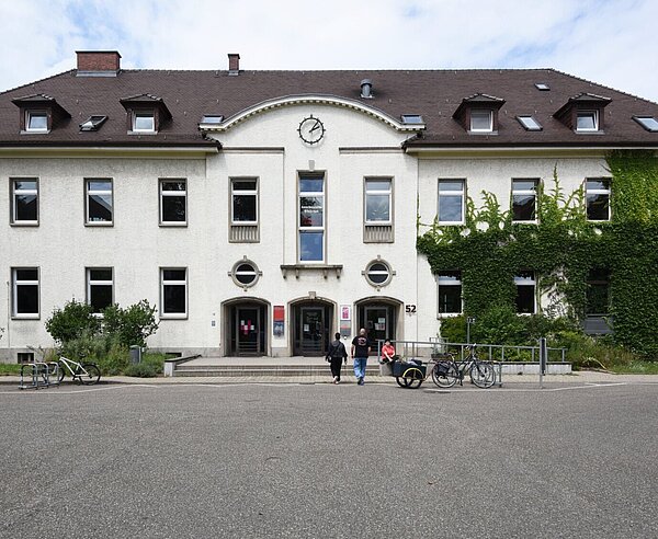 Die Amerikanische Bibliothek von außen in Frontalansicht