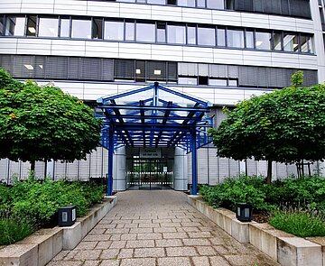 Eingang der Sozial- und Jugendhörde, Rathaus an der Alb.