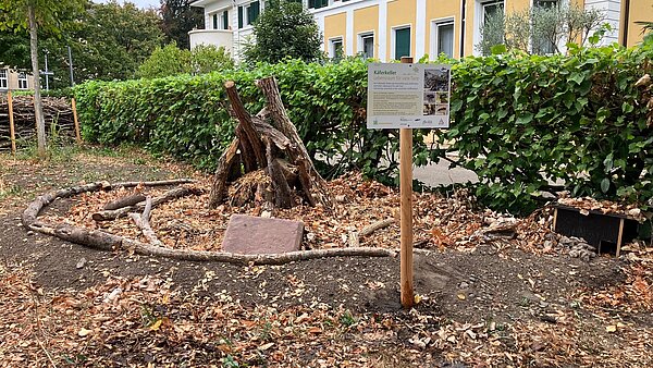 Foto Käferkeller mit Informationstafel