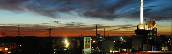 Das Heizkraftwerk am Rheinhafen im Stadtteil Mühlburg.