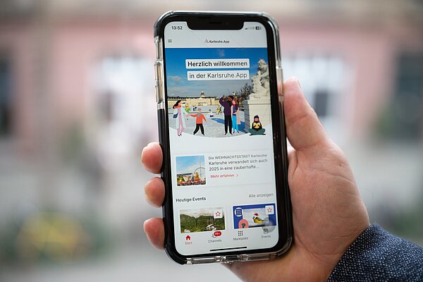 Smartphone mit der Karlsruhe.App