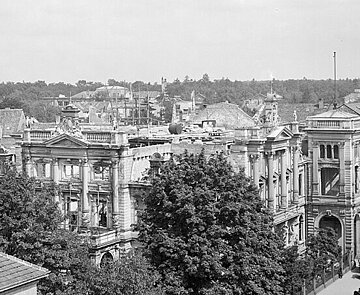 Im Zweiten Weltkrieg wurde das Prinz-Max-Palais 1944 durch Fliegerbomben stark zerstört