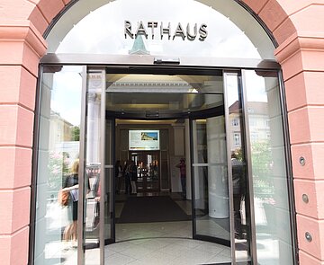Eingang Rathaus Karlsruhe