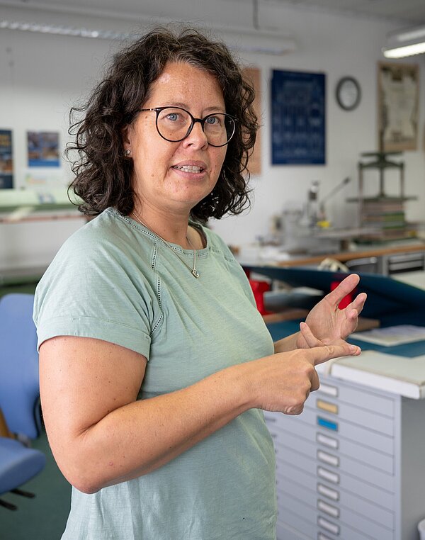 Buchbindemeisterin und Restauratorin Ariane Beute