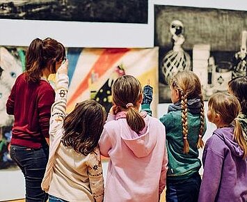 „Mit Kindern Ansehen“ Interkultureller Museumsnachmittag für  Eltern und Kinder (3–12 Jahre)mit Eva Wittig
