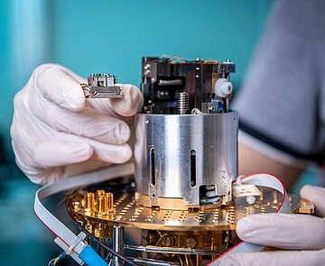 Ob enorme Rechenleistung, ultrapräzise Sensoren oder hochmoderne Verschlüsselung: Quantentechnologien versprechen bahnbrechende Anwendungen. 