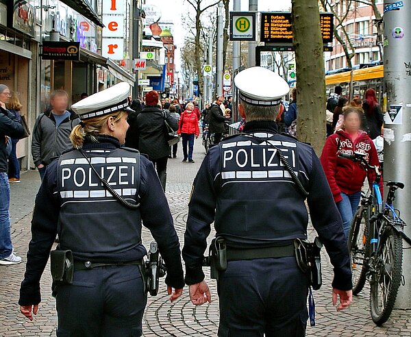 Polizisten auf der Kaiserstraße
