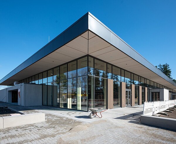 neue  zweifach-Dreifeldsporthalle , Außenansicht