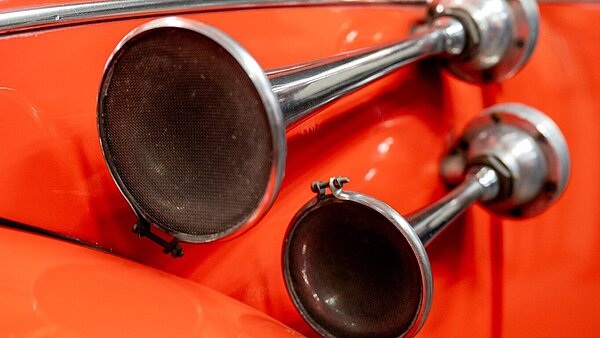 Signalhörner von einem VW Käfer Oldtimer an der PRessekonferenz 100 Jahre Berufsfeuerwehr