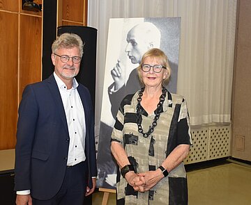 Die Bürgerrechtlerin und ehemalige Beauftragte für die Stasi-Unterlagen, Marianne Birthler, zusammen mit Oberbürgermeister Dr. Frank Mentrup