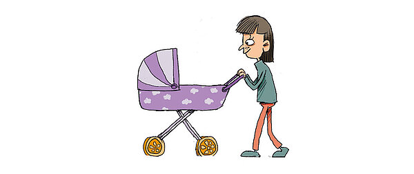 Frau schiebt einen Kinderwagen