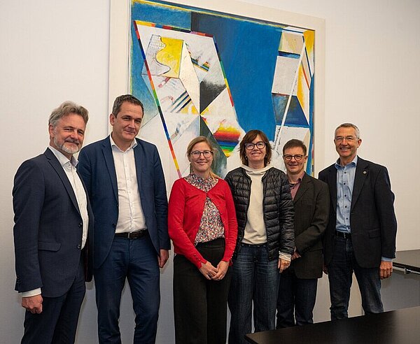 Von links nach rechts: Oberbürgermeister Dr. Frank Mentrup, DOSB-Vize Jens-Peter Nettekoven, OB-Referentin Christine Fischer, Dez3-Referentin  Bettina Leßle, DOSB-Vorstand Dr. Olaf Tabor und Sportbürgermeister Dr. Martin Lenz.