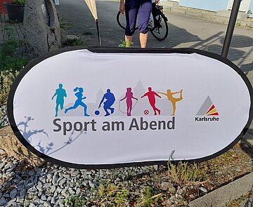 Das Bild zeigt das Beachbanner für "Sport am Abend".