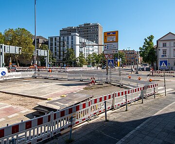 Am Knotenpunkt Kriegsstraße/Brauerstraße/Reinhold-Frank-Straße wird die Verkehrs- und Versorgungsinfrastruktur erneuert