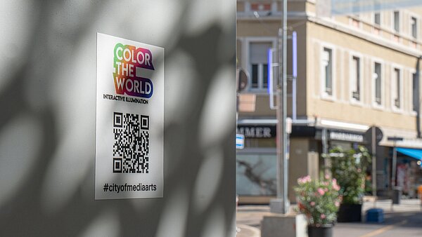 Medienkunst ist hier: Die LED-Stelen eines Karlsruher Kunstkollektivs laden im Reallabor zum Mitmachen ein.