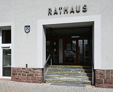 Außenansicht des Rathausgebäudes in Wolfartsweier