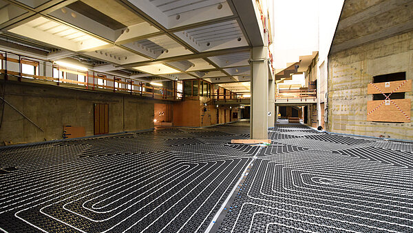 Das Bild zeigt das digitale Leitsystem der Stadthalle Karlsruhe.