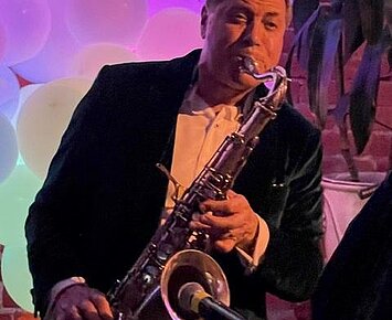 Two for Two . Peter Lehel Quartet invites Gary Boigon