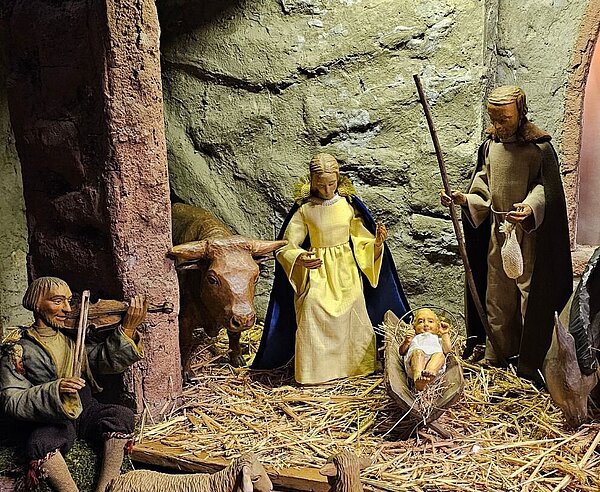 Krippe in der Kirche St. Peter und Paul Durlach mit Jesus, Maria und Joseph 