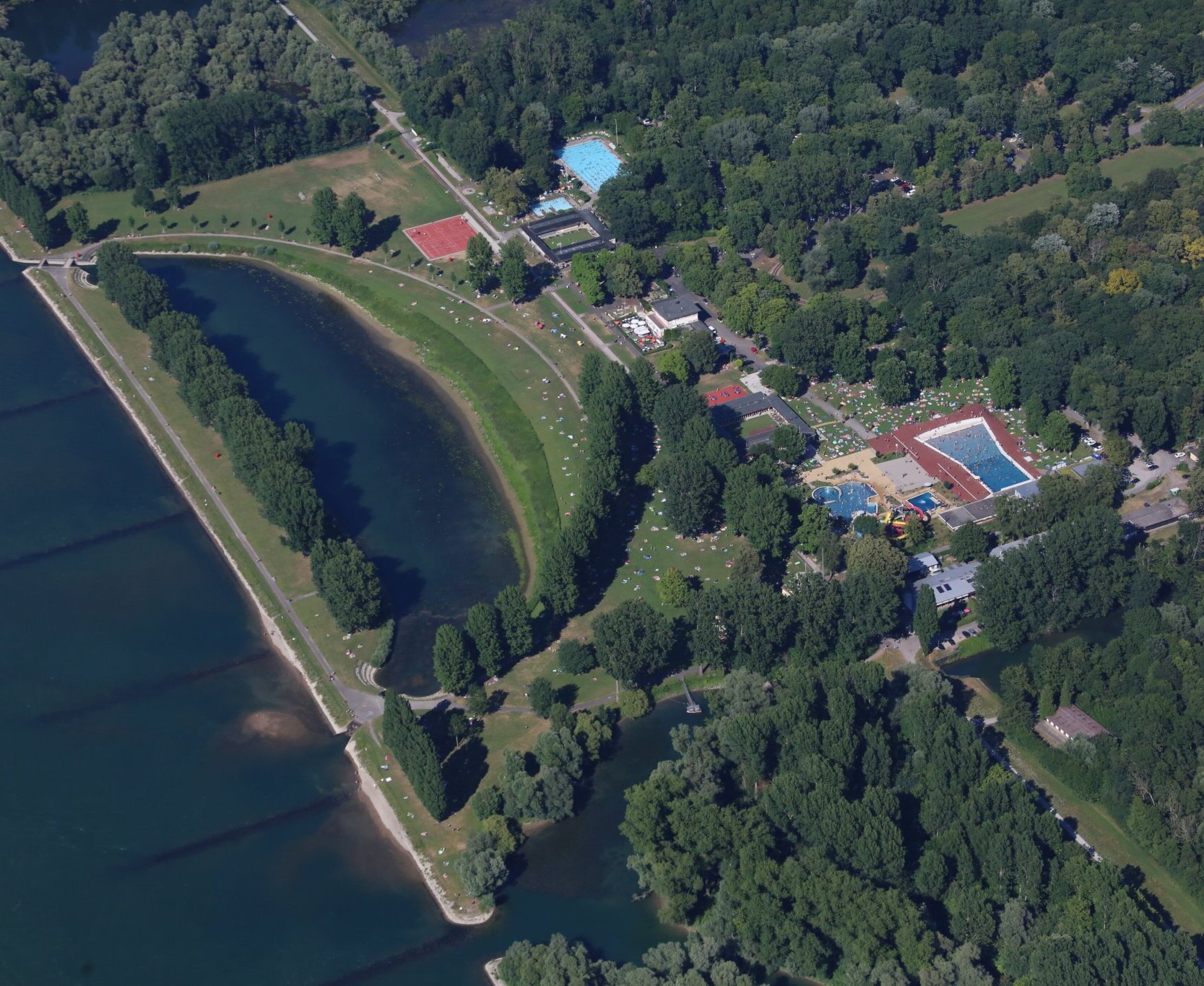Luftaufnahme vom Rheinstrandbad